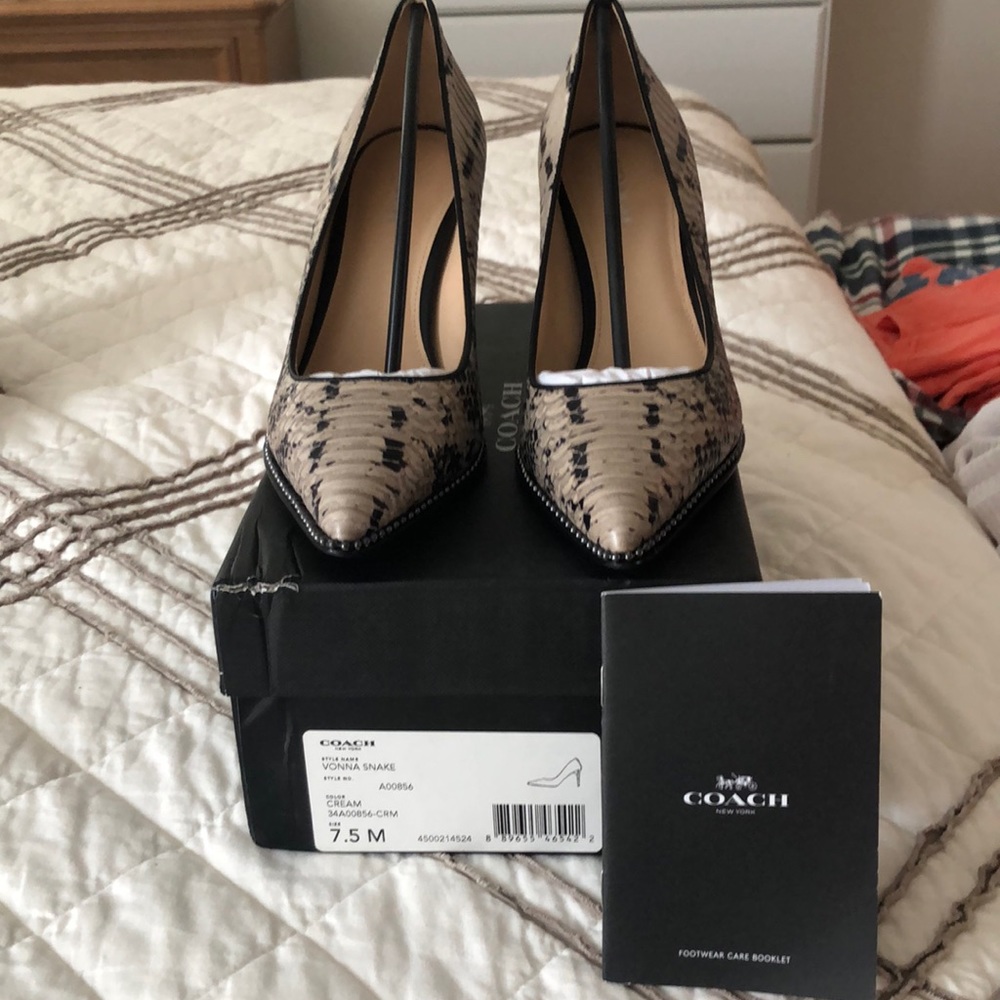 Beautiful Coach Vonda Snake shoes. I’ve only worn them once